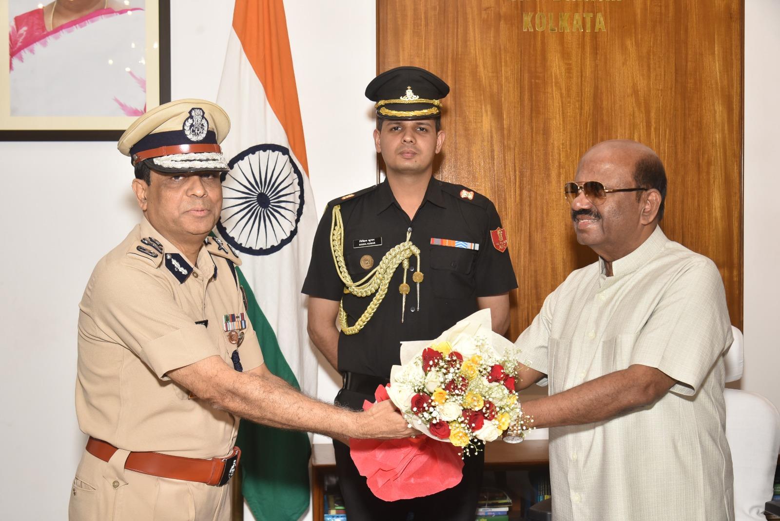 Shri Bidyut Sengupta , IG, WBS made a courtesy call on the Hon'ble Governor at Raj Bhavan, Kolkata.